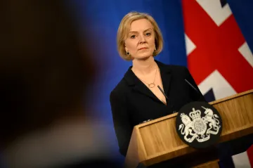 Trussová vyměnila ministra financí a oznámila částečné zrušení ekonomických plánů