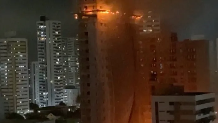 Požár nedostavěného mrakodrapu v brazilském Recife