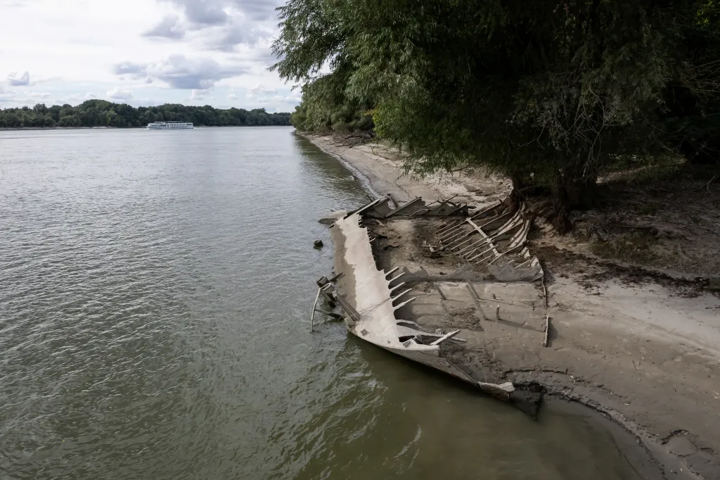 Sucho v Evropě odhalilo vraky nacistických lodí v Dunaji