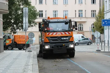 Ve městech začalo jarní blokové čištění. Na rozdíl od loňska už ale bez tolerance k řidičům