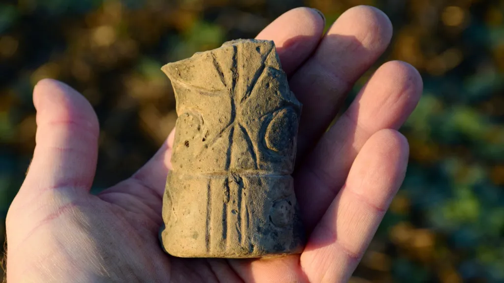 Lipenský idol - hliněná plastika z období neolitu