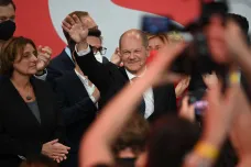 Německé volby vyhráli sociální demokraté. Otevřené zůstává, kdo bude kancléřem