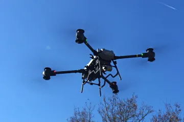 Drony v Plzni doručují zdravotnický materiál na nedostupná místa