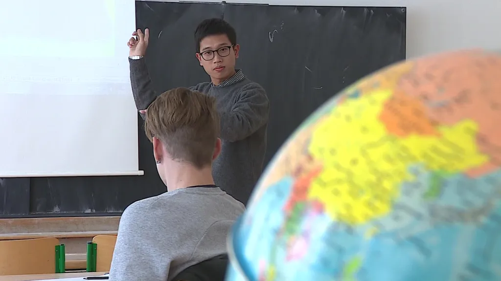 Svou kulturu představuje studentům celkem 14 cizinců