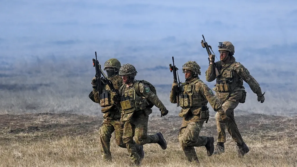 Vojáci NATO se účastní cvičení poblíž rumunského města Galati