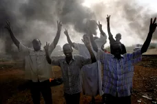 Súdánská junta zrušila veškeré dohody s opozicí, do devíti měsíců chce volby