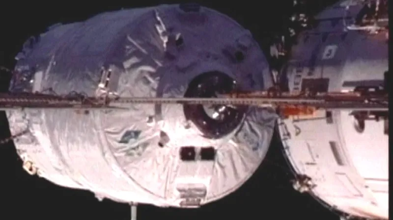 Nákladní loď a ISS