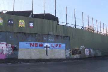 Severní Irsko děsí brexit. Staré zdi se ještě nepodařilo zbořit a už hrozí nová vlna násilí