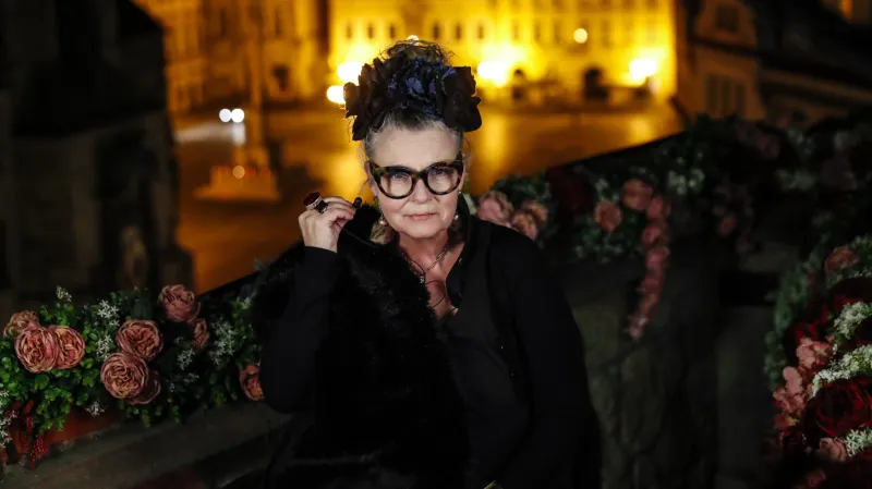 Maskérka Claudia Stolzeová se ceremoniálu zúčastnila z Prahy