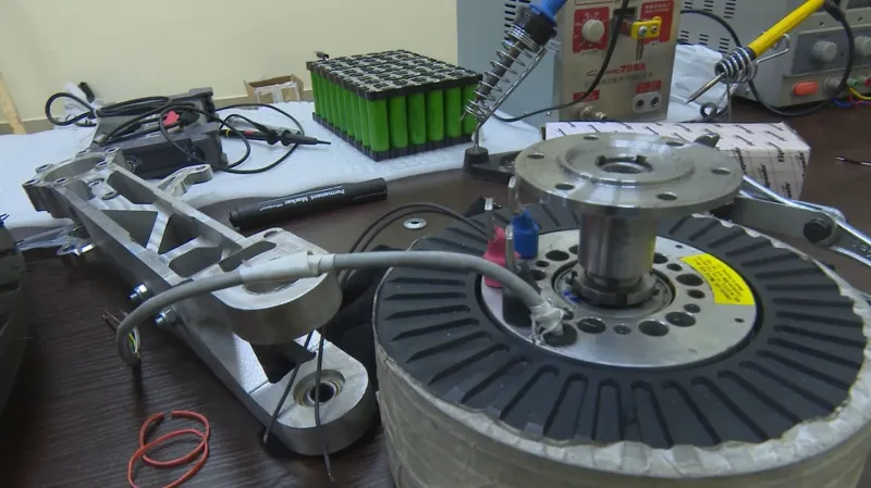 Práce na solárním autě