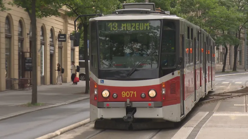 Pražské MHD pomáhají opravy zvládat i obousměrné „kachny“
