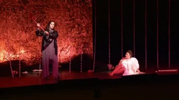 Závěrečná scéna opery Elektra