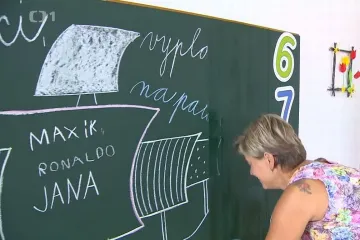 Nejmenší škola zahájila vyučování. Do lavic usedli dva žáci, učitelka je ředitelkou i školnicí