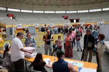 Největší frakcí v Evropském parlamentu bude podle odhadů lidovecká. Krajní pravice posílila