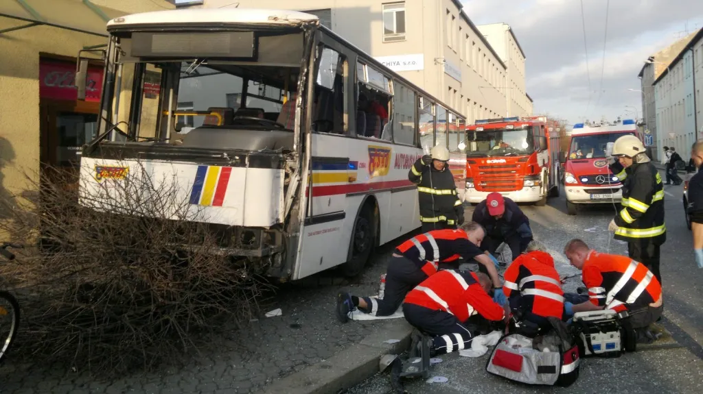 Záchranáři na místě nehody