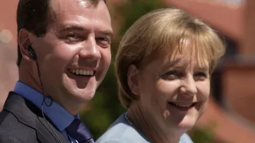 Angela Merkelová a Dmitrij Medvěděv