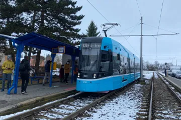 Nová tramvaj od Škodovky začala v Ostravě vozit cestující. Zatím jen zkušebně
