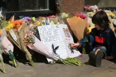 Rok poté. Manchester si připomněl dvě desítky obětí teroristického útoku na koncertě