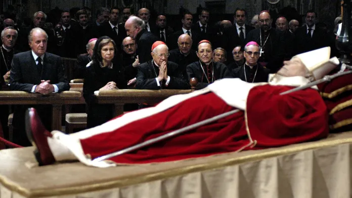 Jan Pavel II. zemřel 2. dubna 2005 (ve věku 84 let) v Apoštolském paláci ve Vatikánu