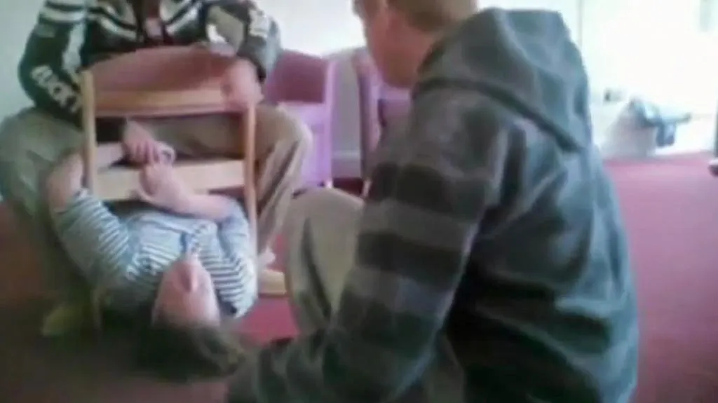 Týrání pacientů na britské klinice
