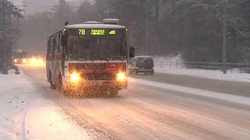 Sníh zkomplikoval provoz autobusů