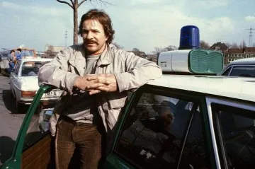 Ulice Schimanského? Na západ, trochu vlevo, pak za třetím rohem