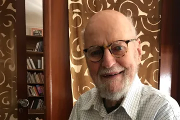 Lunapark v hlavě, který osvobodil poezii. Básník Lawrence Ferlinghetti oslavuje sto let