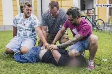 Zákrok proti školákovi na Babišově mítinku byl kázeňský přestupek. Policisté vyvázli bez trestu