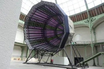 Příliš Strange City v pařížském Grand Palais