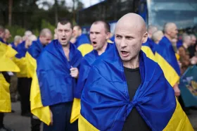 Kyjev a Moskva si vyměnily stovky zajatců, o víkendu mají pokračovat