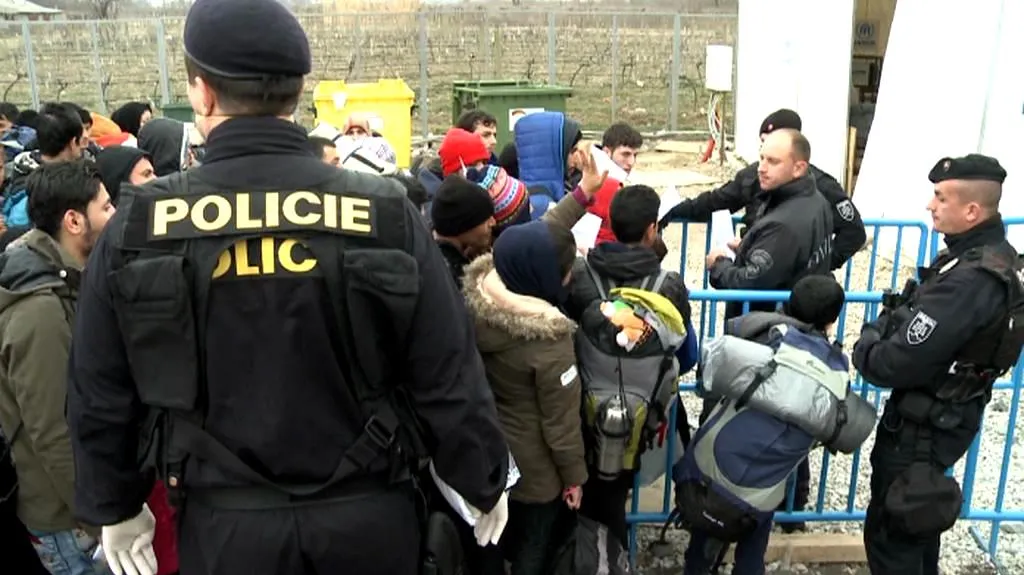 Policie a uprchlíci