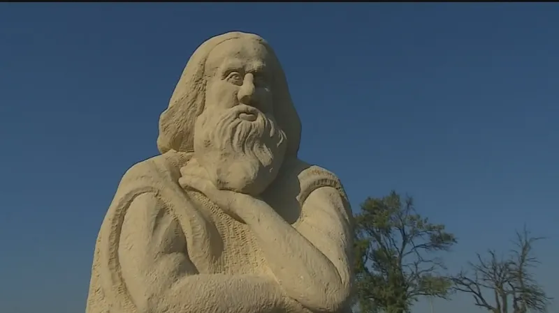 Socha Kroka v aleji u Bukovan na Hodonínsku