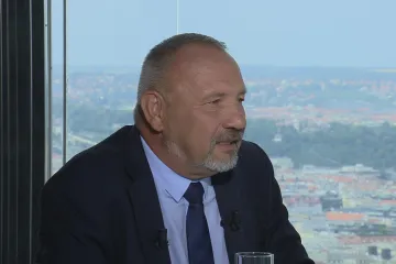 KSČM mění podporu vlády za posty, míní Kupka. Podporujeme, tak kontrolujeme, souhlasí Kováčik