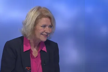 Uvolnila se obrovská energie, vzpomíná na pád komunismu v Československu britská reportérka