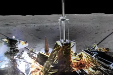 Nefritový králík na Měsíci procitl z hibernace. A posílá první panoramatické fotky