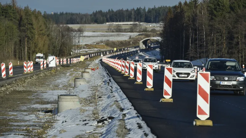 Nový úsek D3 dokončený v polovičním profilu