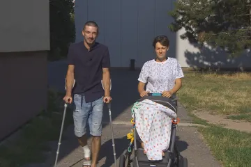 Muže zasáhl blesk. Jako zázrakem přežil, na pomoc mu přispěchali sousedé