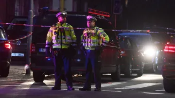 Policisté při zásahu v ulici Jana Wericha v Havířově proti ozbrojenému muži, který se zabarikádoval v jednom z bytů