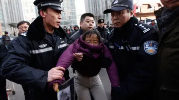 Čínská policie zatýkala stoupence Sü Č'-junga