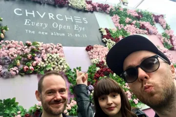 Recenze: Chvrches otevřeli oči. Jiskří v nich živelnost