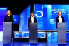 Kandidáti na post lídra britských konzervativců se v první debatě přeli také o „čestnost“ Borise Johnsona