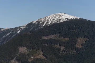 Zima se blíží. Poprvé od května klesl noční průměr pod nulu, na horách bylo minus devět