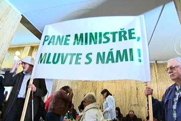 Heger nakonec mezi postižené přišel, čekali tři hodiny