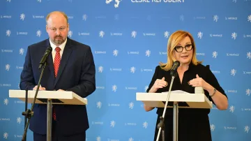 Ministryně financí Alena Schillerová (ANO) a ministr spravedlnosti Jeroným Tejc (za ANO)
