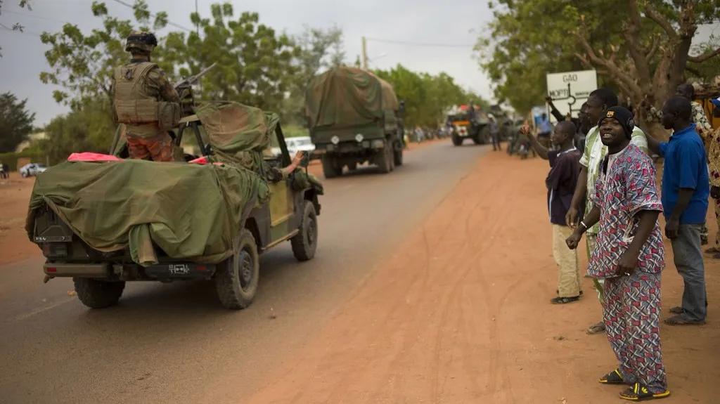 Lidé na severovýchodě Mali vítají francouzské vojáky