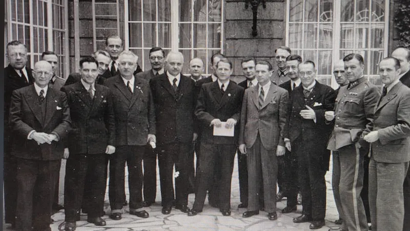 Lékařská komise, František Hájek osmý zleva