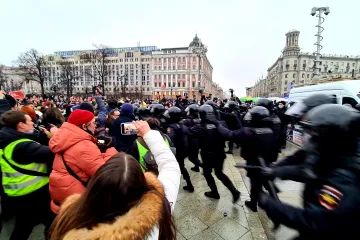 Rusko přitvrzuje proti novinářům. Zatýká je na demonstracích i za sdílení příspěvků, které souvisí s Navalným