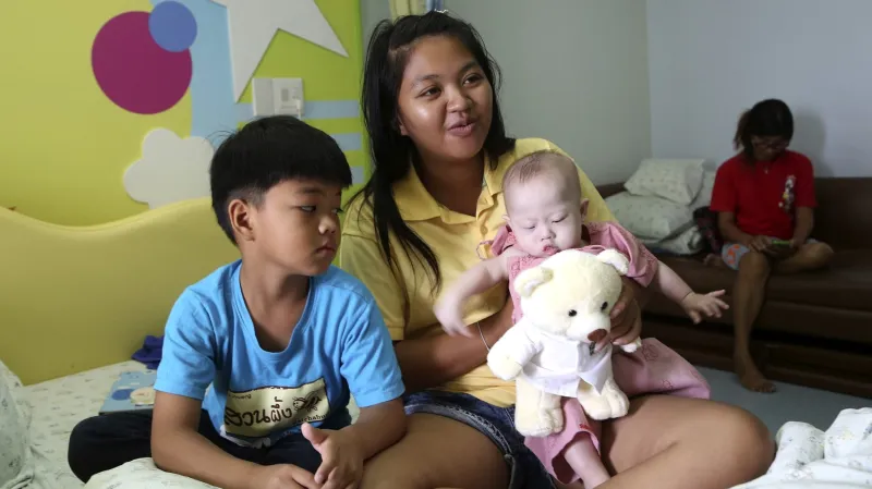 Thajka s postiženým synem