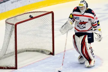 Chomutov prohrál posedmnácté za sebou, Třinci podlehl 3:4