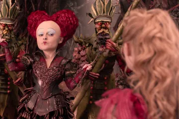 Bond se má na co těšit. Škodit by mu mohla Angelina Jolie či Helena Bonham Carter